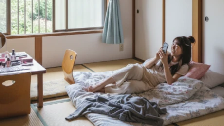 自分の部屋でもスマホ1台ですぐに始められるチャットディのお仕事。